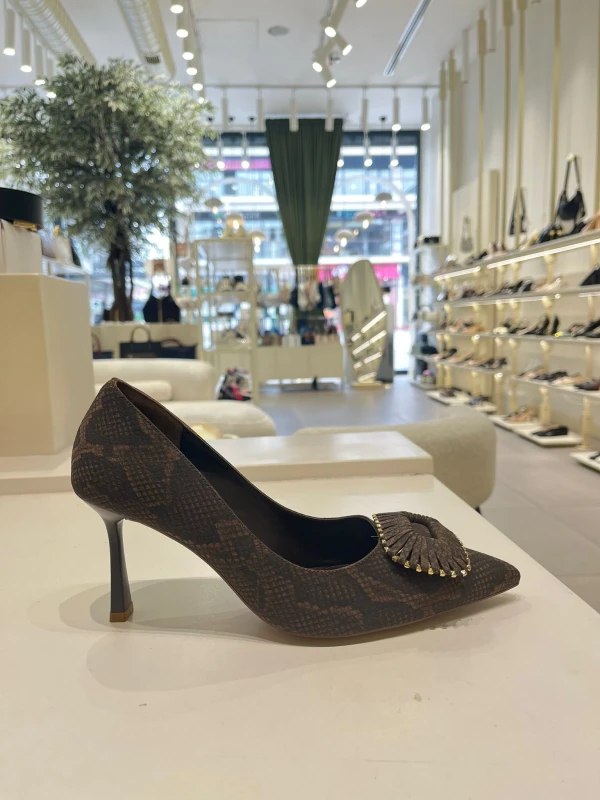 BASKI DETAY SÜET DERİ STİLETTO KAHVE