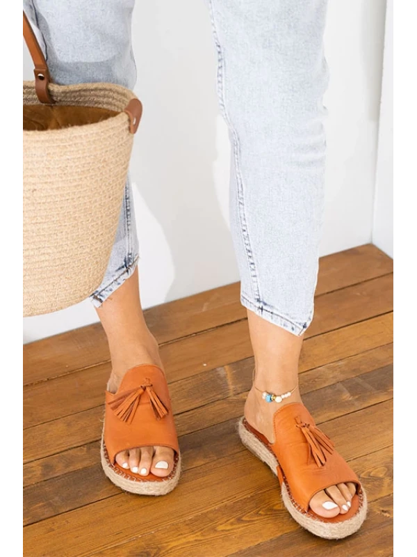 PÜSKÜLLÜ HASIR TABANLI TERLİK