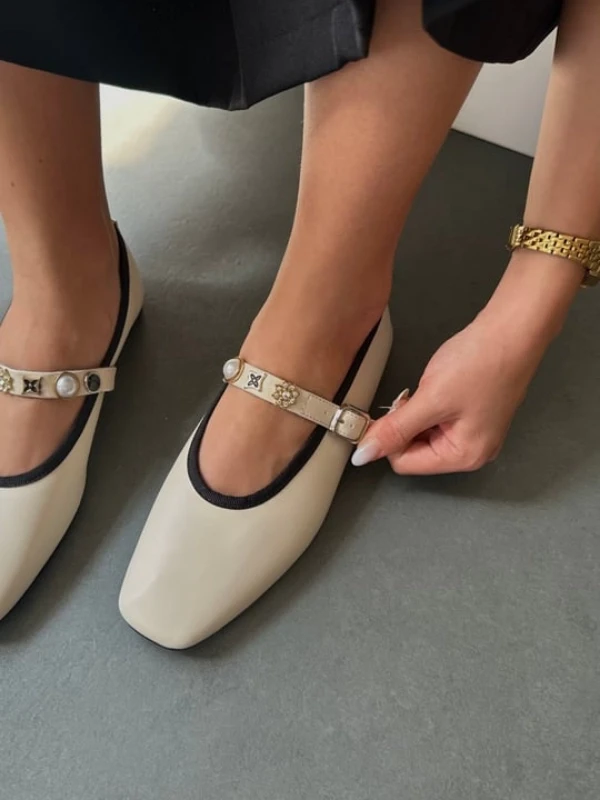 BROŞ TOKA DETAYLI BABET KREM