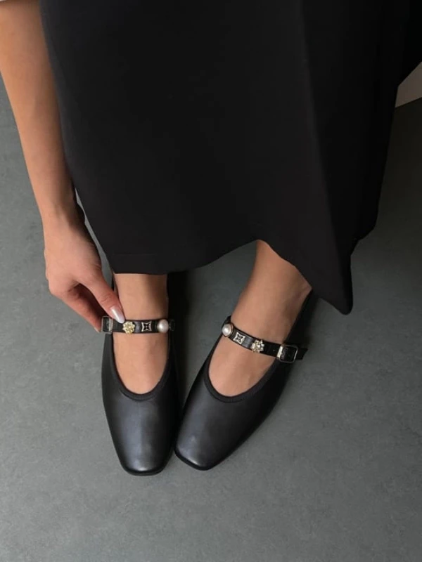 BROŞ TOKA DETAYLI BABET SİYAH