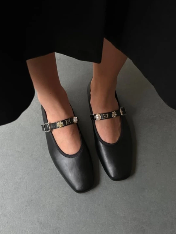 BROŞ TOKA DETAYLI BABET SİYAH