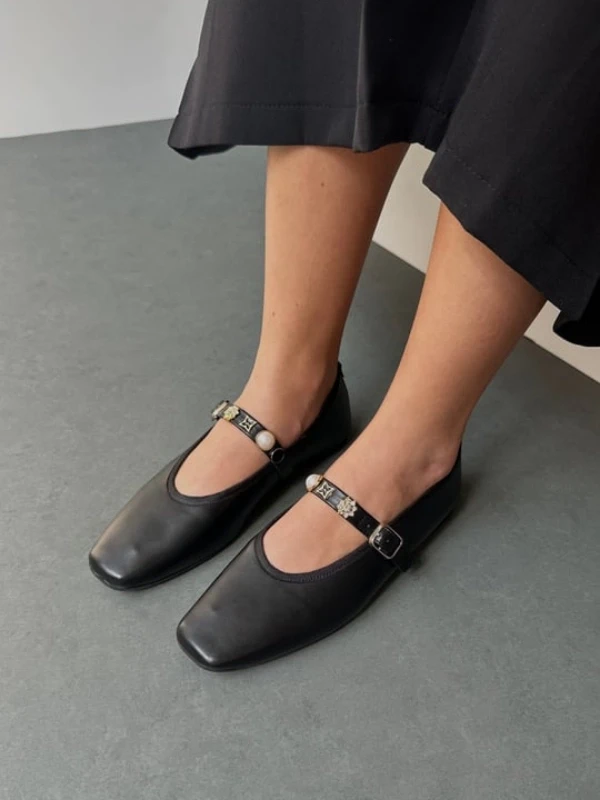 BROŞ TOKA DETAYLI BABET SİYAH