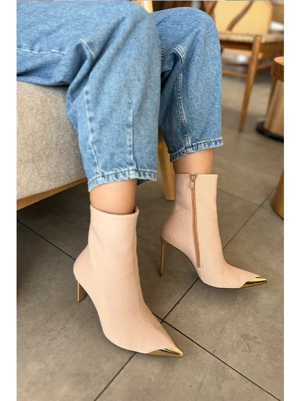 METAL DETAYLI TOPUKLU BOT KREM