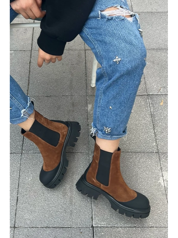 BURUN LASTİK DETAYLI  CHEALSEA  TABA