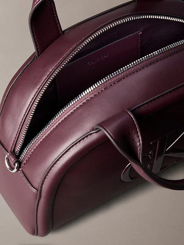 Calvin Klein Bold Dome Crosboddy BORDO