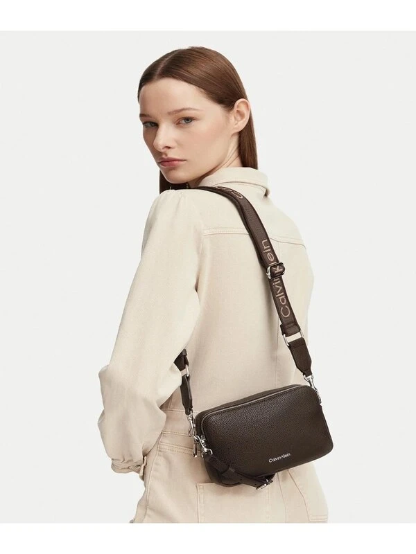 Calvin Klein Monogram Baskılı Dokulu Çanta KAHVE