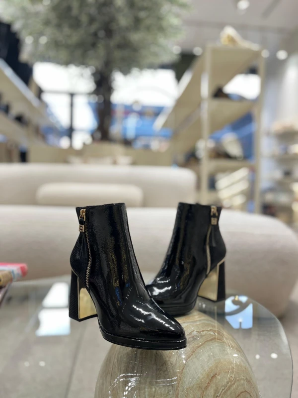 GOLD DETAY RUGAN DERİ BOT SİYAH