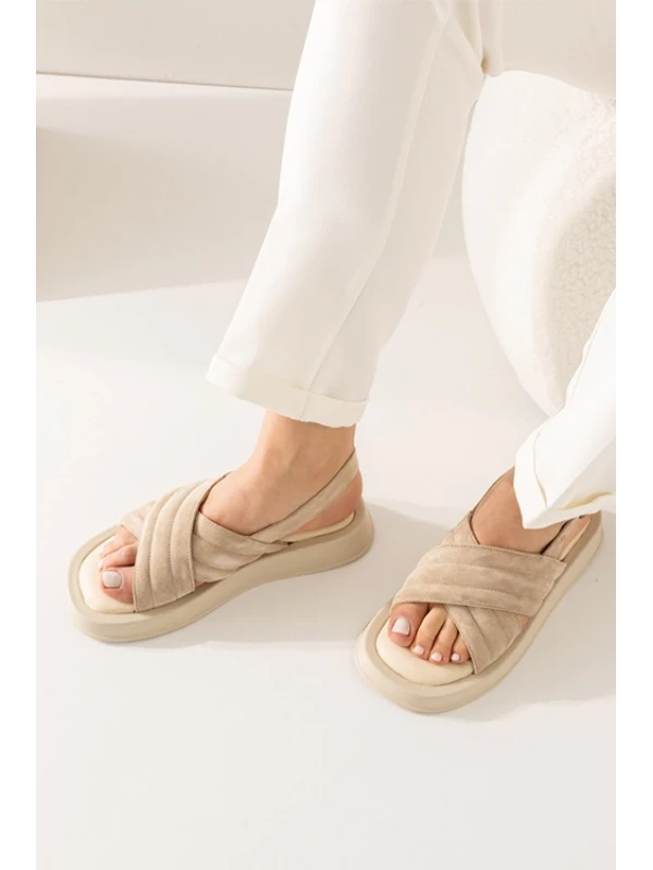 BİLEKTEN BANTLI DÜZ SANDALET