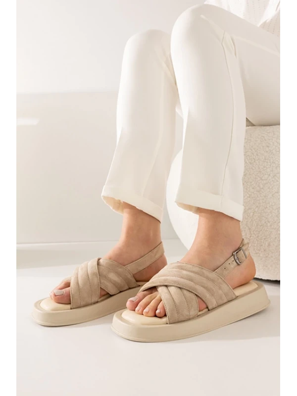 BİLEKTEN BANTLI DÜZ SANDALET