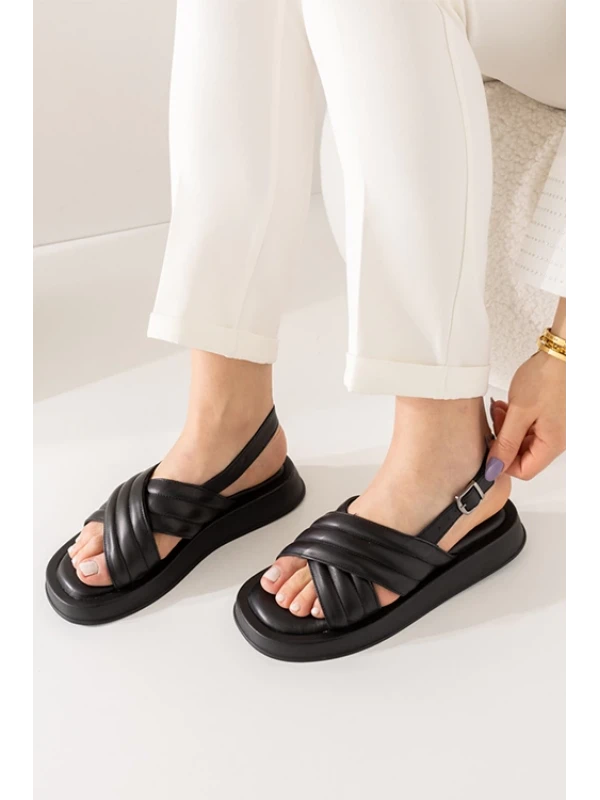 BİLEKTEN BANTLI DÜZ SANDALET