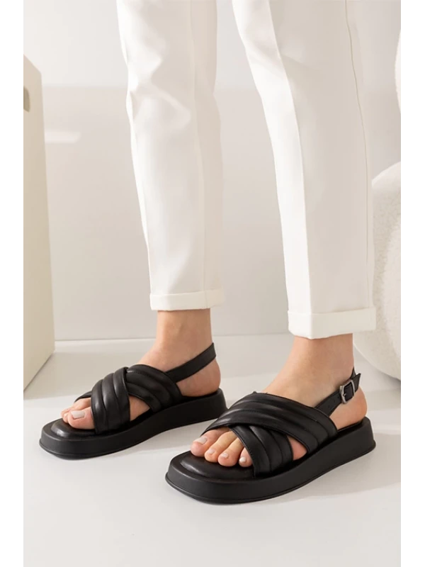 BİLEKTEN BANTLI DÜZ SANDALET