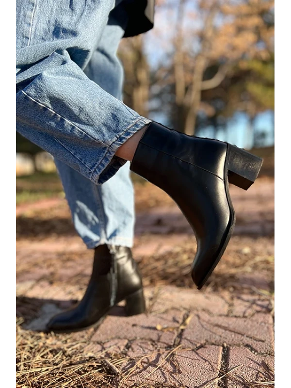 KARE BURUNLU DERİ BOT SİYAH