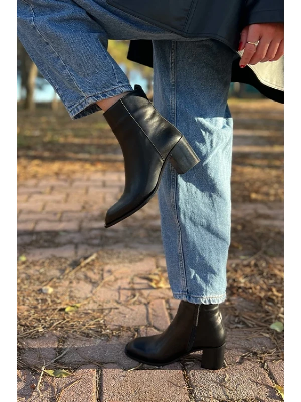 KARE BURUNLU DERİ BOT SİYAH