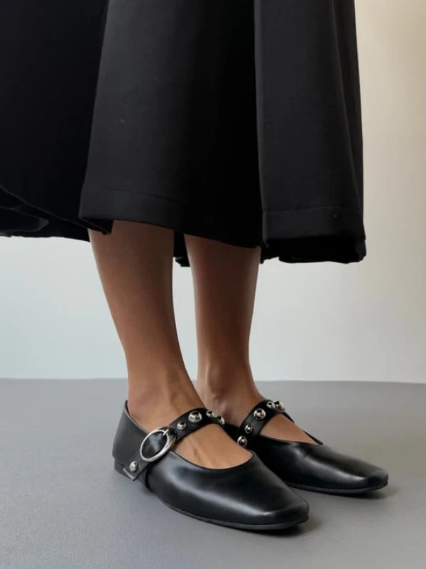 METAL DETAYLI BABET SİYAH