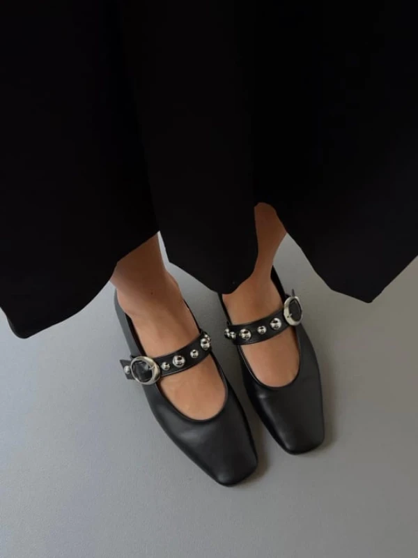 METAL DETAYLI BABET SİYAH