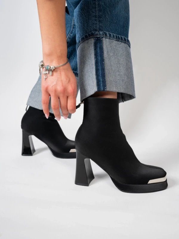 ÖN METAL DETAY TOPUKLU BOT SİYAH