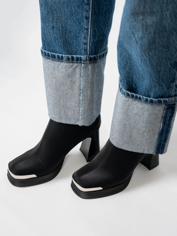 ÖN METAL DETAY TOPUKLU BOT SİYAH