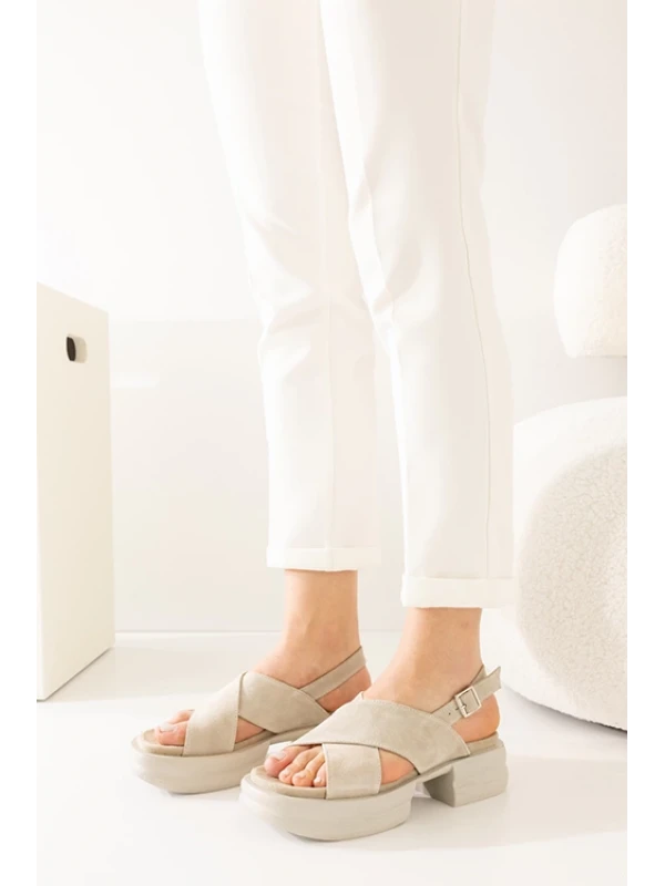 YÜKSEK TABANLI SÜET SANDALET