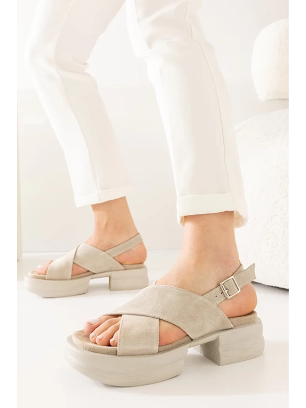 YÜKSEK TABANLI SÜET SANDALET