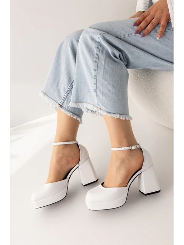 BİLEK BANTLI PLATFORM SANDALET
