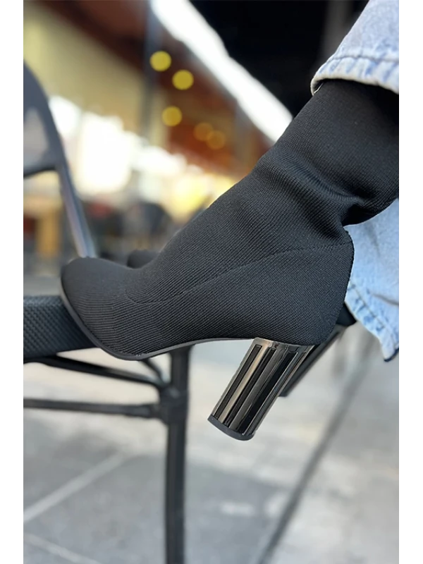 TOPUKLU UZUN TRİKO ÇİZME SİYAH