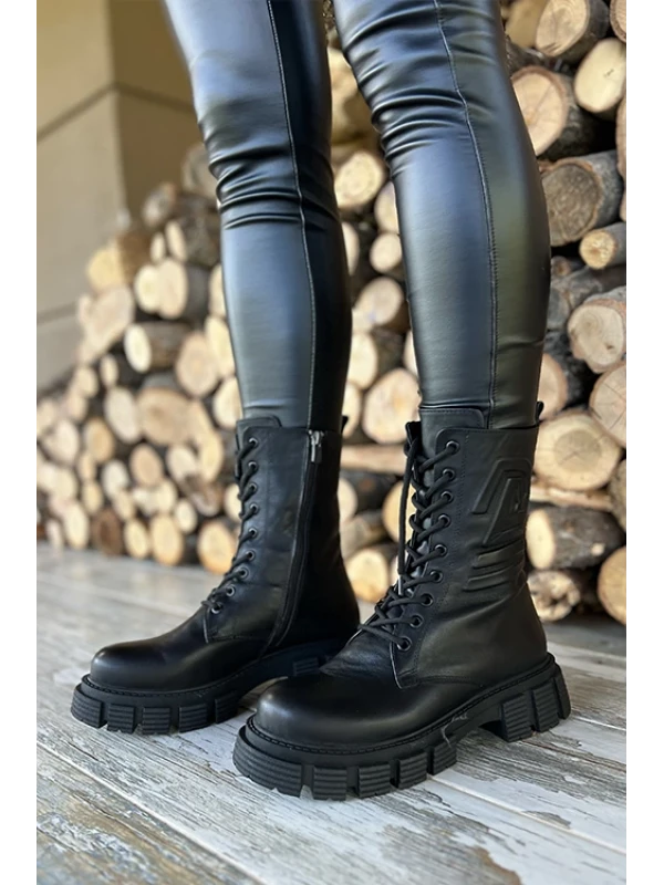 KABARTMA DETAYLI POSTAL BOT SİYAH