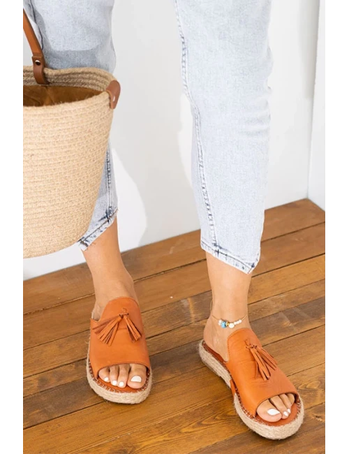 PÜSKÜLLÜ HASIR TABANLI TERLİK