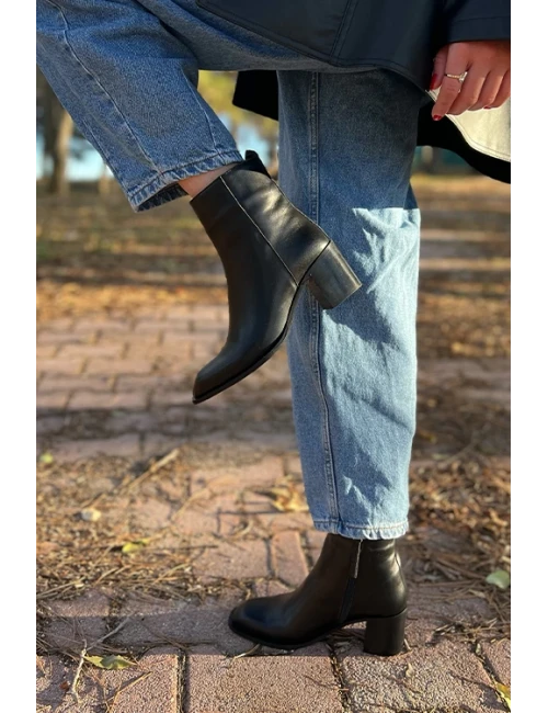 KARE BURUNLU DERİ BOT SİYAH