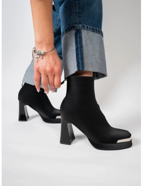 ÖN METAL DETAY TOPUKLU BOT SİYAH