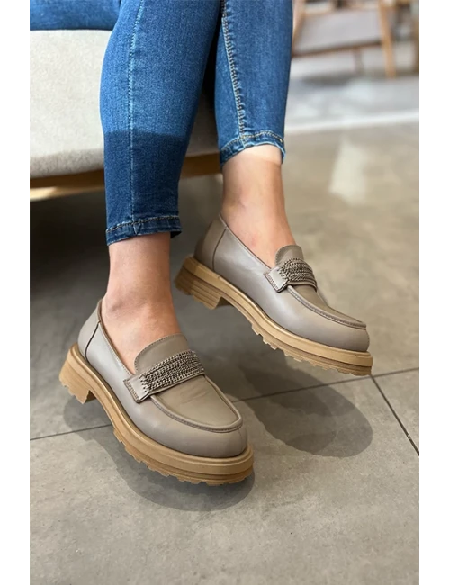 ÖN ZİNCİR DETAYLI LOAFER VİZON
