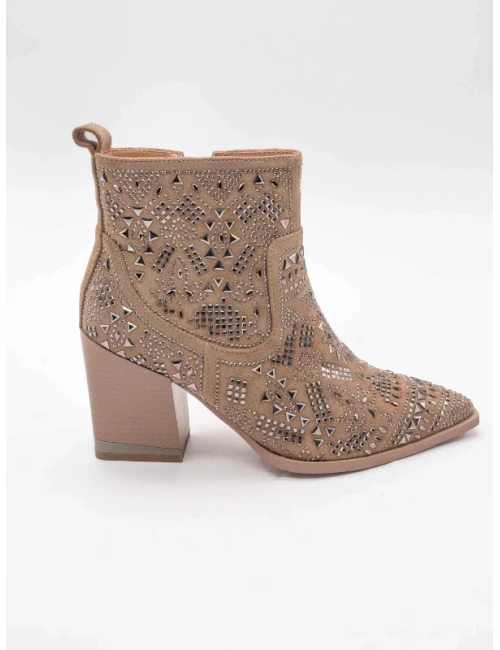 TAŞ DETAY SÜET DERİ TOPUKLU BOT BEJ