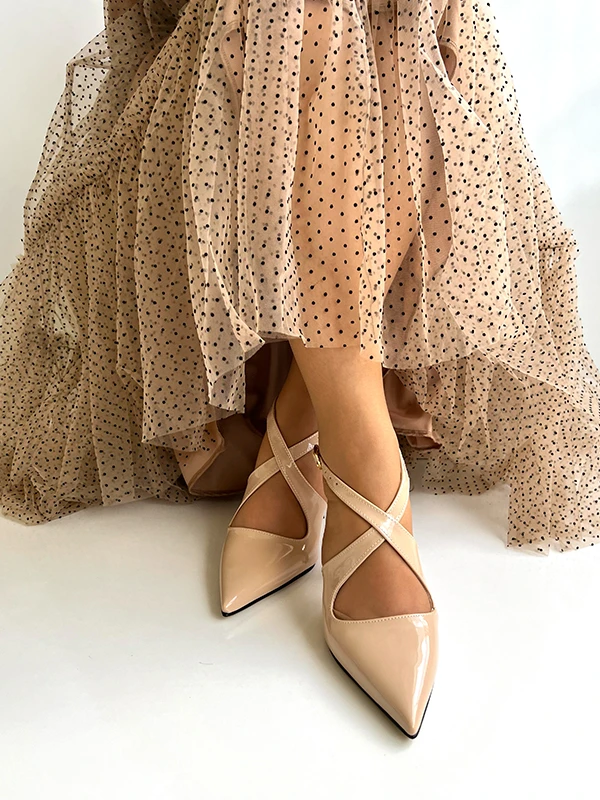 ÇAPRAZ BANTLI TOPUKLU AYAKKABI