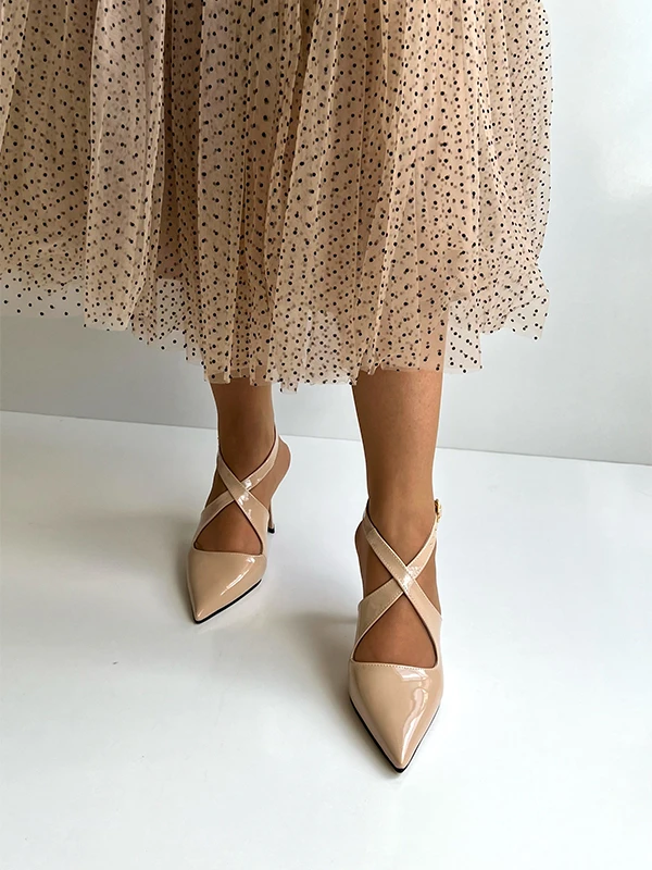 ÇAPRAZ BANTLI TOPUKLU AYAKKABI