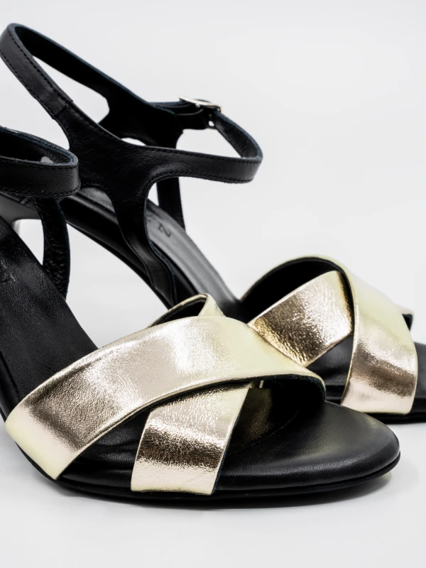 ÇAPRAZ BANTLI TOPUKLU SANDALET GOLD