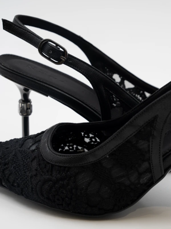 DANTEL İŞLEME TOPUKLU SİYAH