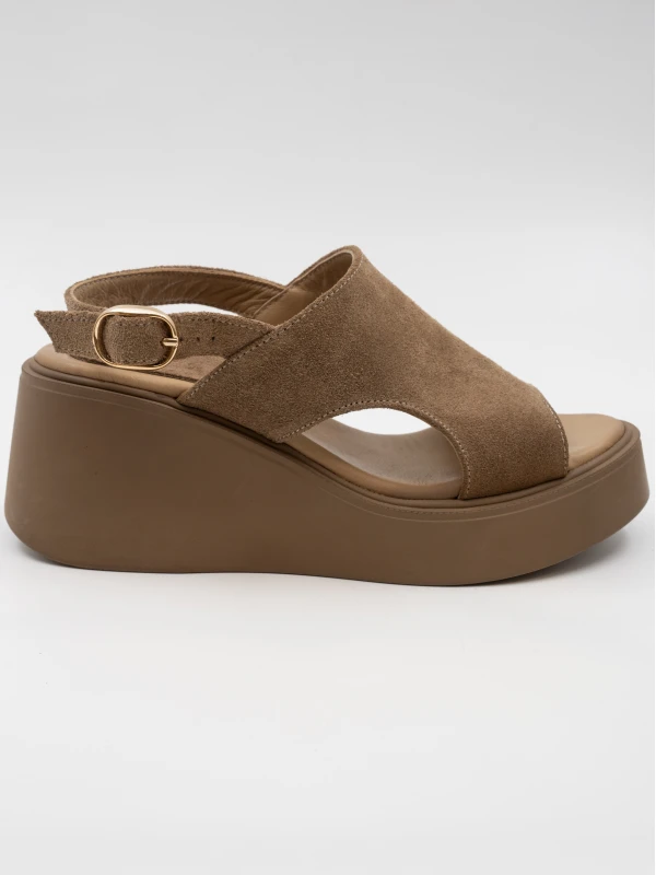 DERİ DOLGU TOPUKLU SANDALET CAMEL