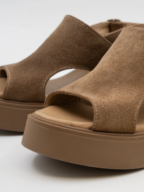 DERİ DOLGU TOPUKLU SANDALET CAMEL