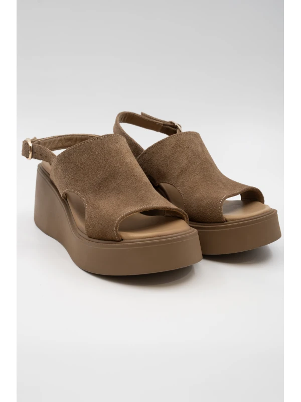 DERİ DOLGU TOPUKLU SANDALET CAMEL