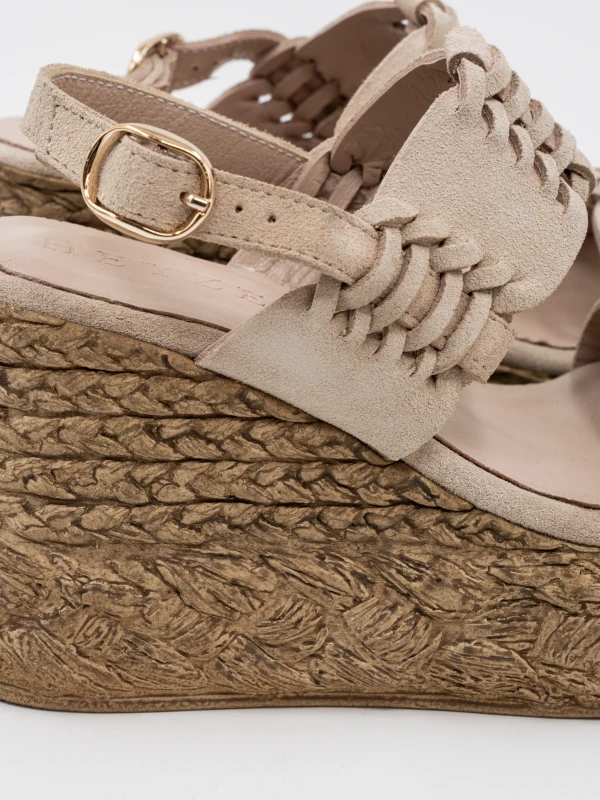 DOLGU TOPUK SÜET DERİ SANDALET BEJ