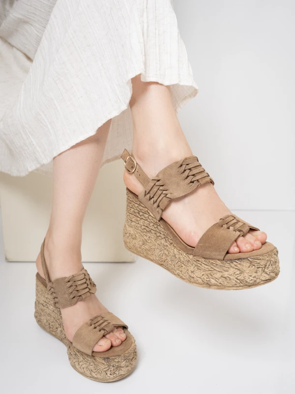 DOLGU TOPUK SÜET DERİ SANDALET VİZON