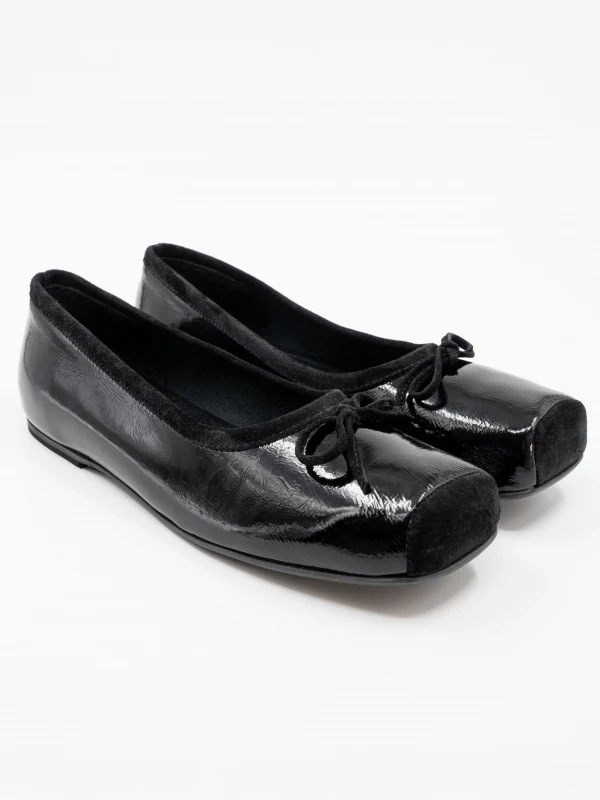 FİYONK DETAYLI DERİ BABET SİYAH