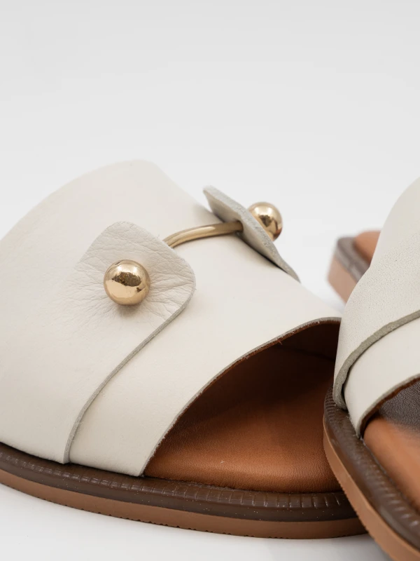 GOLD TOKA DETAYLI DERİ TERLİK KREM