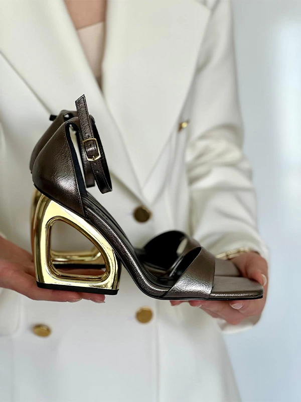 GOLD TOPUK DETAYLI KADIN TOPUKLU PLATİN