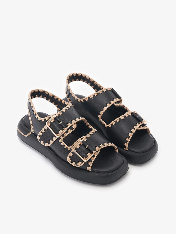 İŞLEMELİ DERİ SANDALET