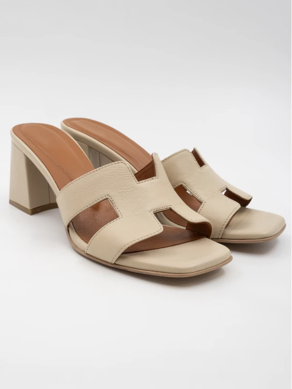 KADIN TOPUKLU DERİ TERLİK BEJ