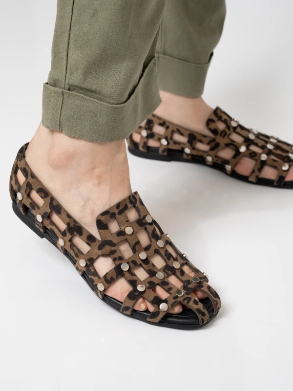 KAFES DETAYLI DERİ BABET LEOPAR