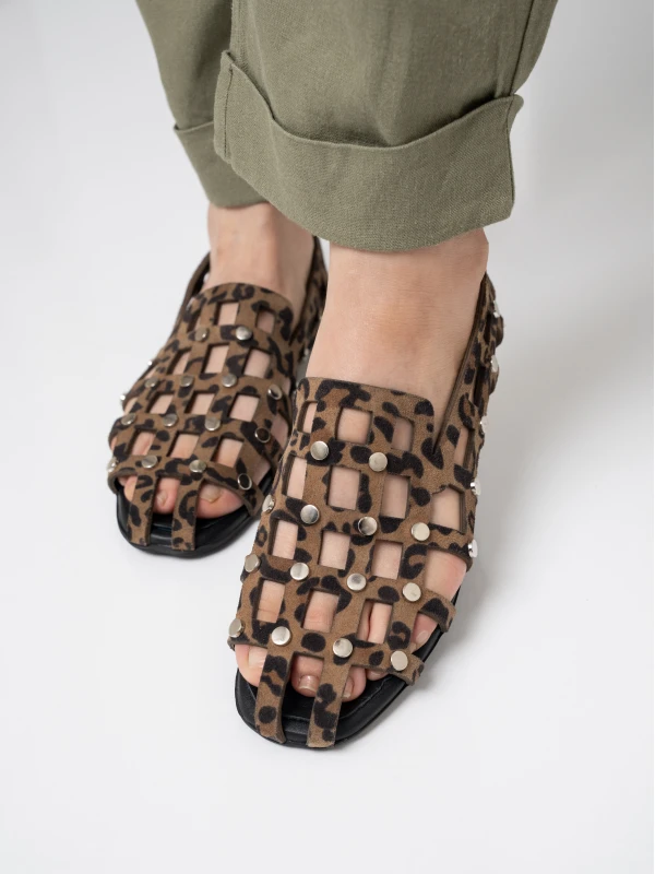 KAFES DETAYLI DERİ BABET LEOPAR