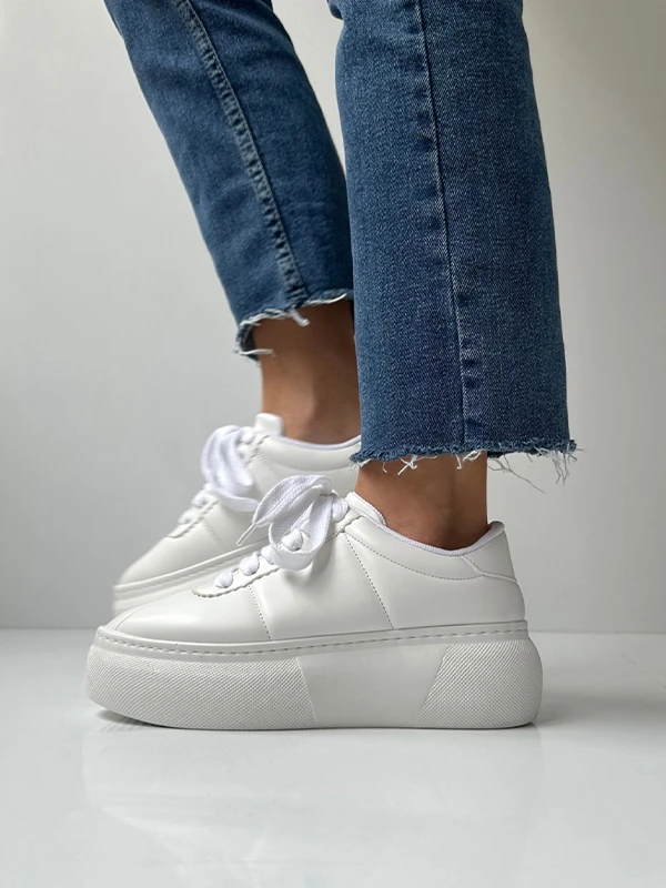 KABARTMA DETAYLI SPOR AYAKKABI