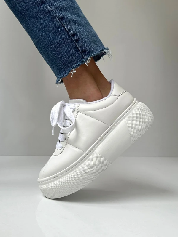 KABARTMA DETAYLI SPOR AYAKKABI