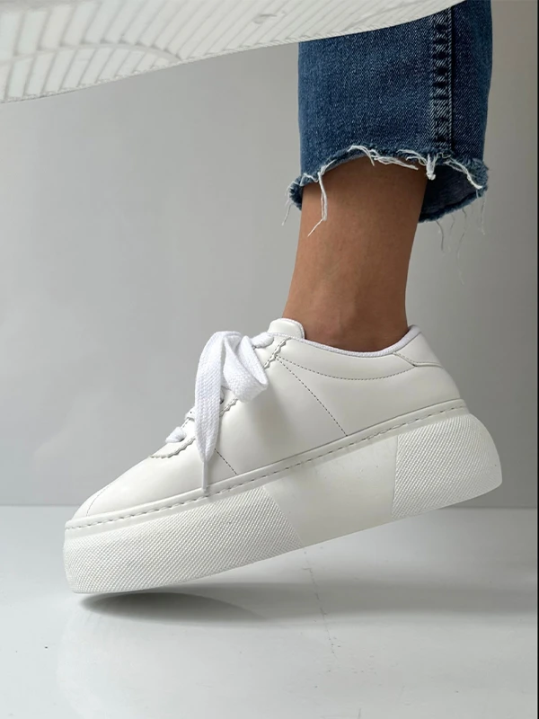 KABARTMA DETAYLI SPOR AYAKKABI